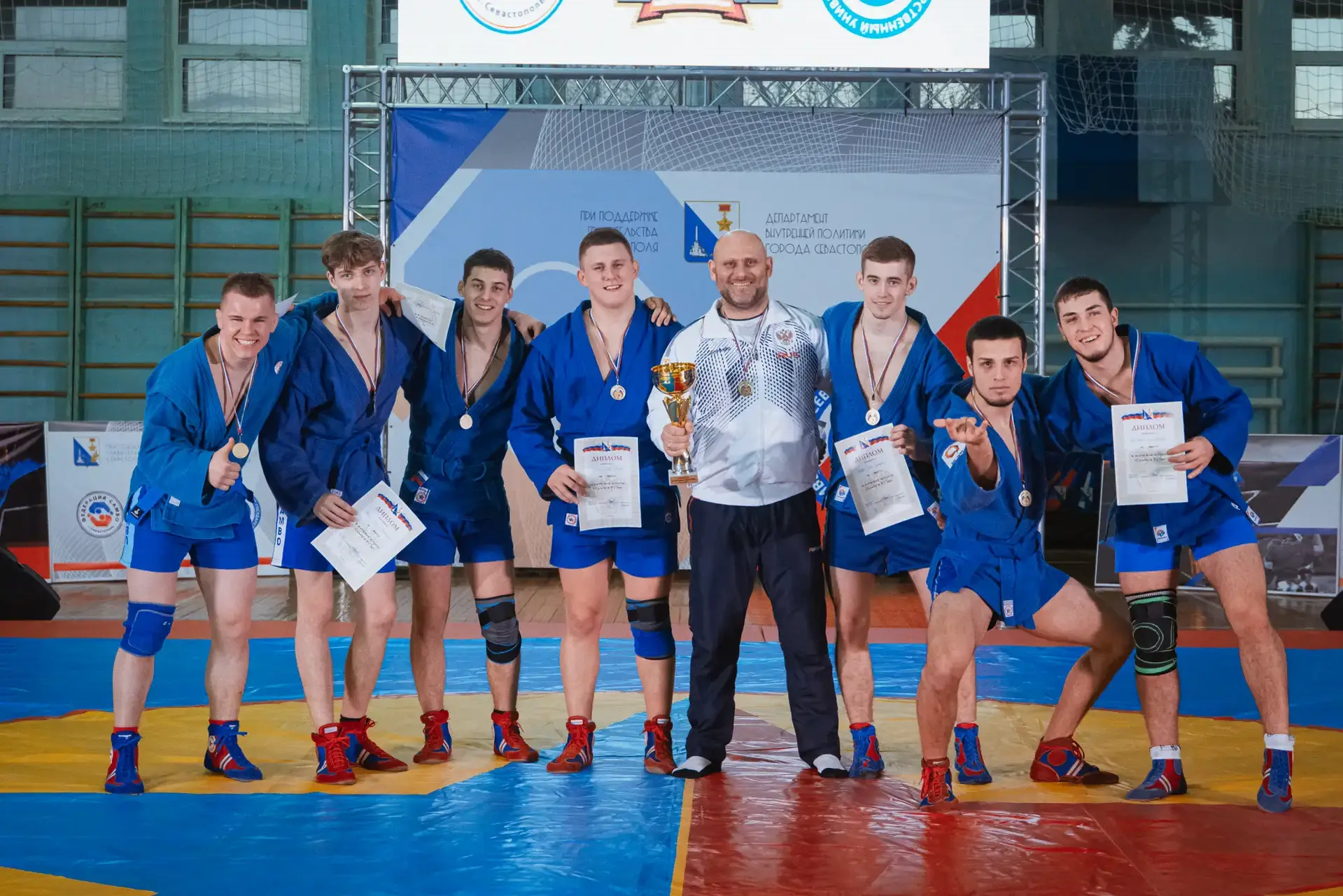 Команда клуба после соревнований по самбо